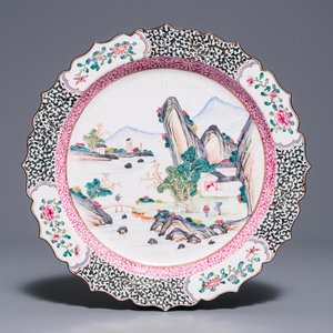 Un plat à décor d'un paysage en émaux de Canton, Chine, Qianlong — photo 1