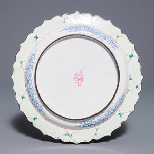 Un plat à décor d'un paysage en émaux de Canton, Chine, Qianlong — photo 2