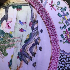 Un plat à décor d'un paysage en émaux de Canton, Chine, Qianlong — photo 5