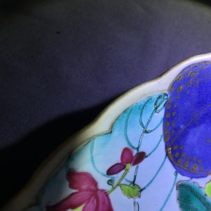 Un plat à décor “feuille de tabac” en porcelaine de Chine famille rose, Qianlong — photo 13