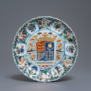 Un plat armorié 'Angleterre' en porcelaine de Chine famille verte, Kangxi/Yongzheng — photo 1