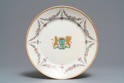 Un plat armorié au blason d'Empain en porcelaine de Samson, Paris, 19ème