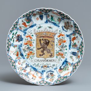 Un plat armorié de 'Flandres' en porcelaine de Chine famillle verte, Kangxi/Yongzheng — photo 1