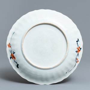 Un plat armorié de 'Flandres' en porcelaine de Chine famillle verte, Kangxi/Yongzheng — photo 2