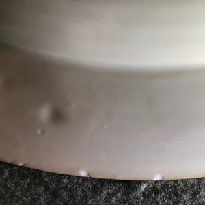 Un plat armorié en porcelaine de Chine de style Imari, Kangxi — photo 4