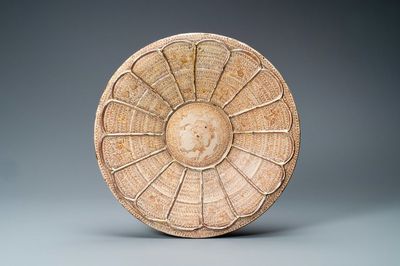 Un plat armorié hispano-mauresque à émail lustré, Manises, Espagne, 15ème