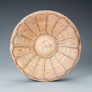 Un plat armorié hispano-mauresque à émail lustré, Manises, Espagne, 15ème — photo 2