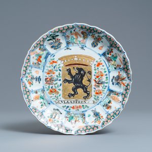 Un plat armorié pour 'Flandres' en porcelaine de Chine famille verte, Kangxi/Yongzheng — photo 1