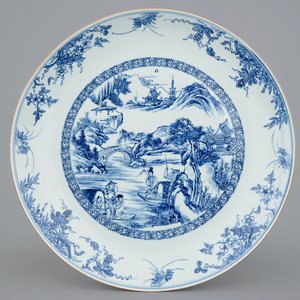 Un plat au paysage très fin en porcelaine de Chine bleu et blanc, Yongzheng/Qianlong — photo 1