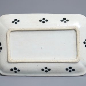 Un plat aux harengs en porcelaine de Chine bleu et blanc pour le marché hollandais, Qianlong — photo 2