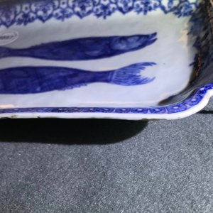 Un plat aux harengs en porcelaine de Chine bleu et blanc pour le marché hollandais, Qianlong — photo 5