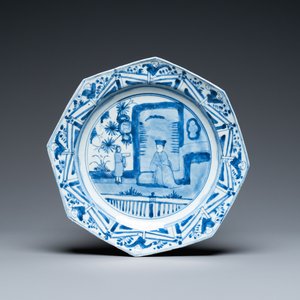 Un plat de forme octagonale en porcelaine de Chine en bleu et blanc, époque Transition — photo 1