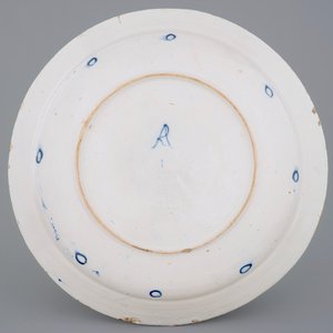 Un plat de taille exceptionelle en faïence de Delft au décor florale, 18ème — photo 2