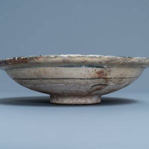 Un plat en céramique persane polychrome à décor géométrique, 14ème — photo 6