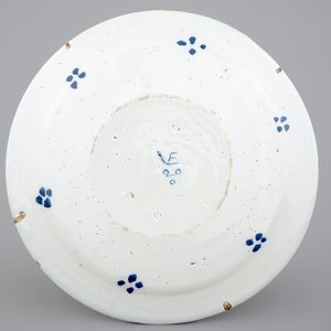Un plat en faïence de Delft au décor mythologique, vers 1700 — photo 2