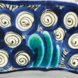 Un plat en faïence d'Iznik à décor de vignes, Turquie, 3ème quart du 16ème — photo 5