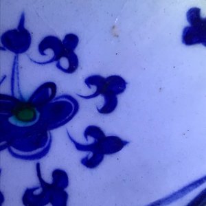 Un plat en faïence d'Iznik à décor de vignes, Turquie, 3ème quart du 16ème — photo 8