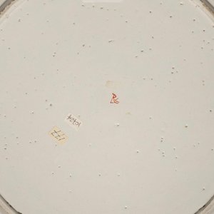 Un plat en faïence dorée de Delft à décor de chinoiserie, 18ème — photo 3
