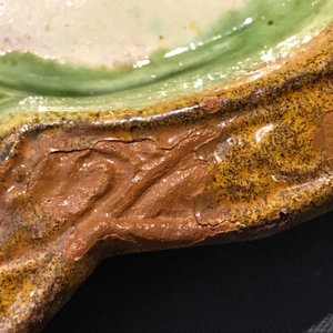 Un plat en forme de lotus en grès émaillé sancai, Chine, Liao — photo 12