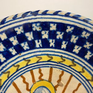 Un plat en majolique à décor de 'La Vierge à l'Enfant', Anvers, 16ème — photo 3