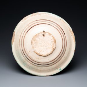 Un plat en majolique italienne polychrome à décor d'un soldat, Montelupo, 17ème — photo 2