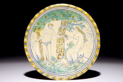 Un plat en majolique polychrome à décor d'Adam et Eve, Pays-Bas, vers 1600
