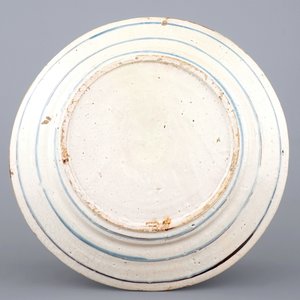 Un plat en majolique portugaise, ca. 1660 — photo 2