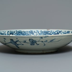 Un plat en porcelaine de Chine bleu et blanc dite 'de Swatow' au sujet maritime, Wanli — photo 3