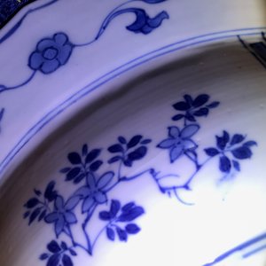 Un plat en porcelaine de Chine bleu et blanc, marque et époque de Kangxi — photo 14