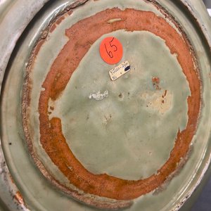 Un plat en porcelaine de Chine céladon de Longquan à décor incisé, Yuan/Ming — photo 9