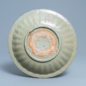 Un plat en porcelaine de Chine céladon de Longquan, Ming — photo 2
