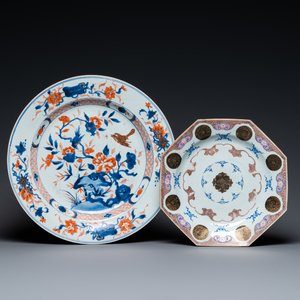 Un plat en porcelaine de Chine de style Imari et un plat octagonal en famille rose, Kangxi/Qianlong — photo 1