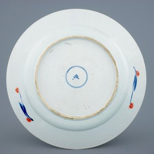 Un plat en porcelaine de Chine de style Imari, Kangxi — photo 2