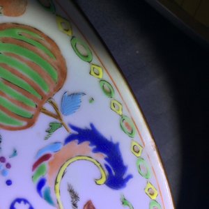 Un plat en porcelaine de Chine d'exportation à décor "Pompadour", vers 1745 — photo 5