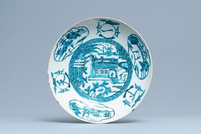 Un plat en porcelaine de Chine dite 'de Swatow' à décor d'un temple, Ming