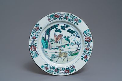 Un plat en porcelaine de Chine doucai à décor de deux cerfs, Kangxi