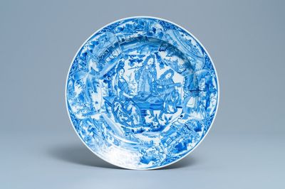 Un plat en porcelaine de Chine en bleu et blanc à décor de musiciens, Kangxi