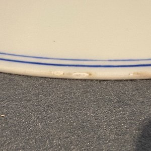 Un plat en porcelaine de Chine en bleu et blanc à décor de musiciens, Kangxi — photo 9