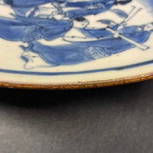 Un plat en porcelaine de Chine en bleu et blanc à décor d'immortels, marque Yu Tang Jia Qi, Shunzhi — photo 19
