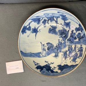 Un plat en porcelaine de Chine en bleu et blanc à décor d'immortels, marque Yu Tang Jia Qi, Shunzhi — photo 22
