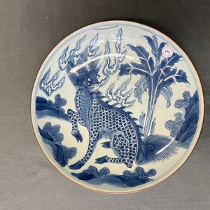 Un plat en porcelaine de Chine en bleu et blanc à décor d'un qilin, marque Yu Tang Jia Qi, Shunzhi — photo 15