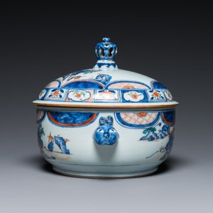 Un plat en porcelaine de Chine en bleu et blanc et une terrine couverte en verte-Imari, Kangxi — photo 7