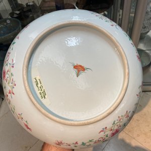 Un plat en porcelaine de Chine famille rose à décor de cailles, 19/20ème — photo 4