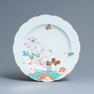 Un plat en porcelaine de Chine famille rose à décor de canards mandarins, Qianlong — photo 1