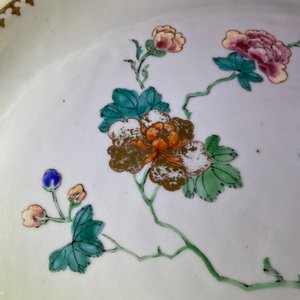 Un plat en porcelaine de Chine famille rose à décor de coqs, Yongzheng — photo 13