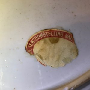 Un plat en porcelaine de Chine famille rose à décor de figures dans un jardin, Yongzheng — photo 25