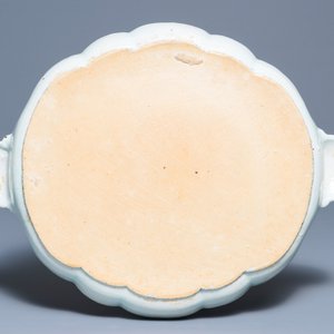 Un plat en porcelaine de Chine famille rose au blason de Loodh, Compagnie des Indes suédoise, Qianlong — photo 2