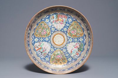 Un plat en porcelaine de Chine famille rose de Canton pour le marché islamique, daté 1870