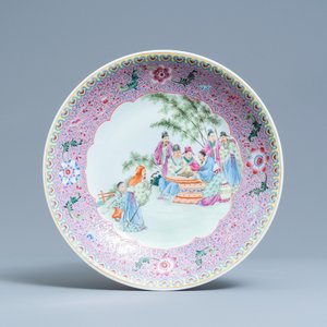 Un plat en porcelaine de Chine famille rose, marque de Qianlong, République — photo 1
