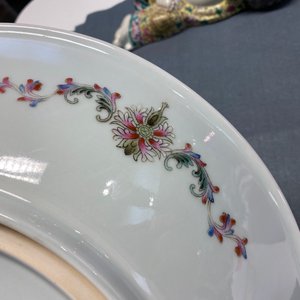 Un plat en porcelaine de Chine famille rose, marque de Qianlong, République — photo 10